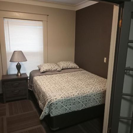 E. Michigan Walk Up Furnished 2 Bedroom Apt Lansing Exteriör bild