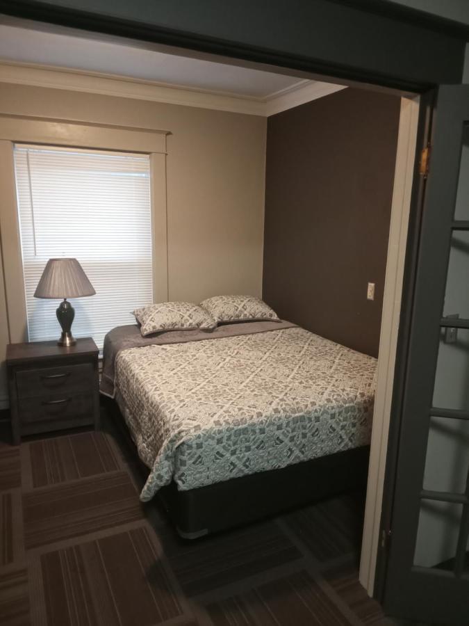 E. Michigan Walk Up Furnished 2 Bedroom Apt Lansing Exteriör bild
