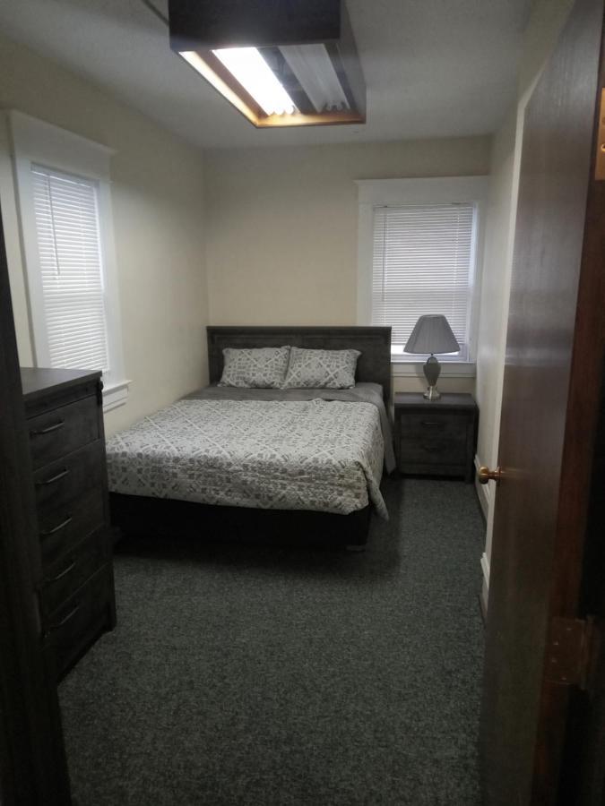 E. Michigan Walk Up Furnished 2 Bedroom Apt Lansing Exteriör bild
