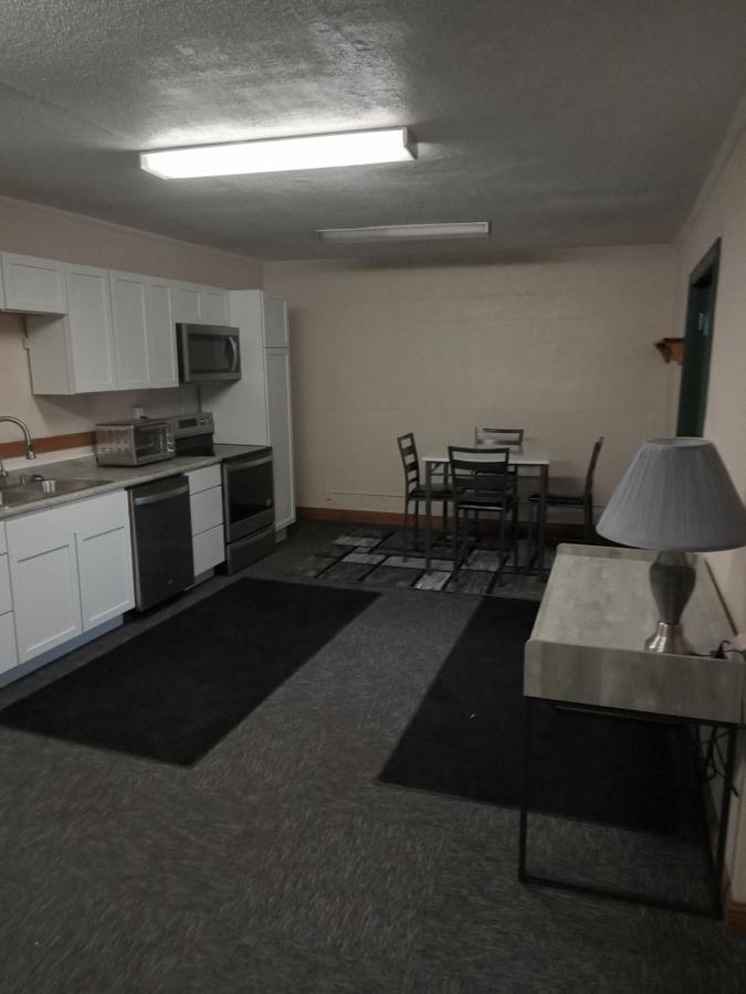 E. Michigan Walk Up Furnished 2 Bedroom Apt Lansing Exteriör bild