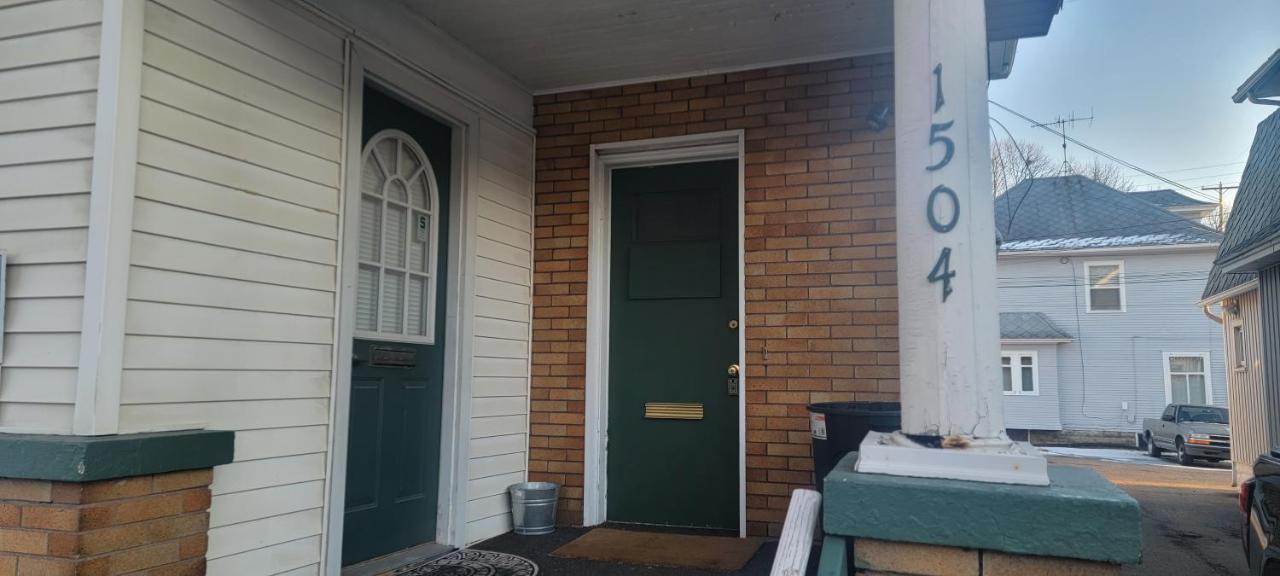 E. Michigan Walk Up Furnished 2 Bedroom Apt Lansing Exteriör bild